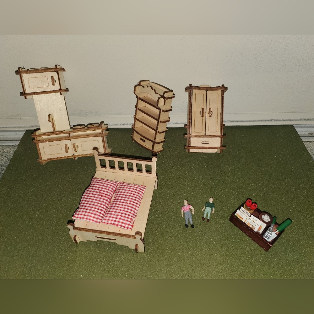 Dollhouse Miniatures